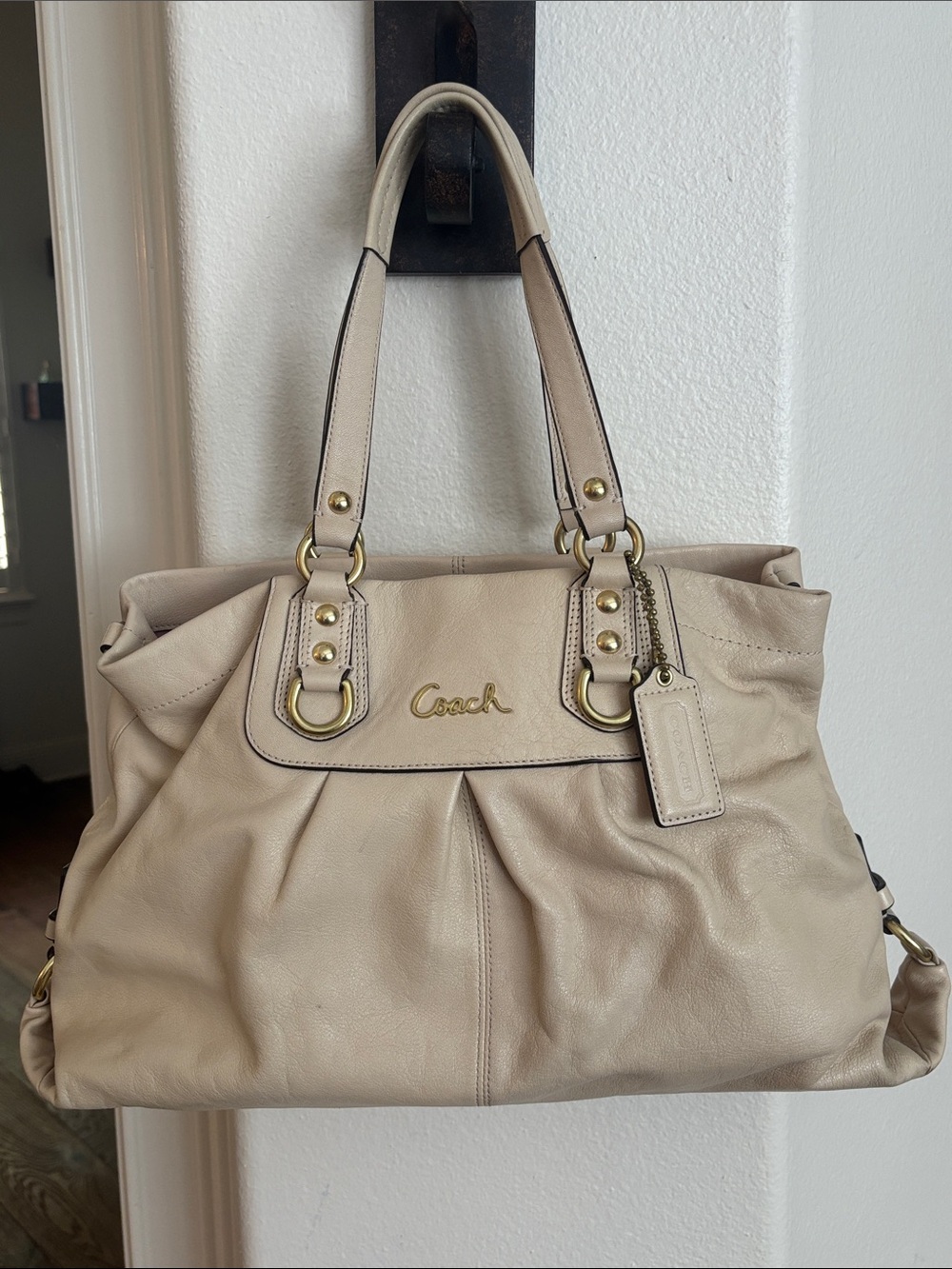 Coach Cream Leather Shoulder Bag with Gold Hardware with Matching Wallet